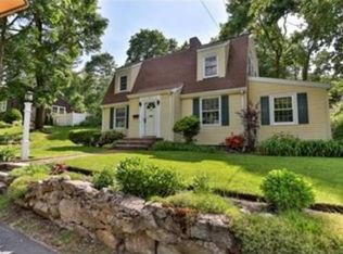 13 Fairview Rd, Lynnfield, MA 01940