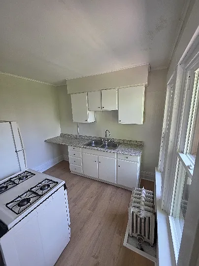 662-64 W 9th St #12 — Photo 8