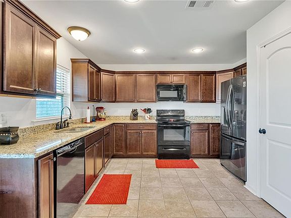 5th image of 206 Ashton Oaks Ln
