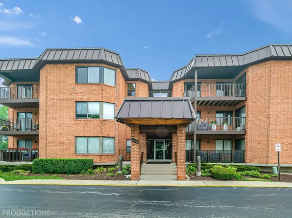 6401 Clarendon Hills Rd APT 300, Willowbrook, IL 60527