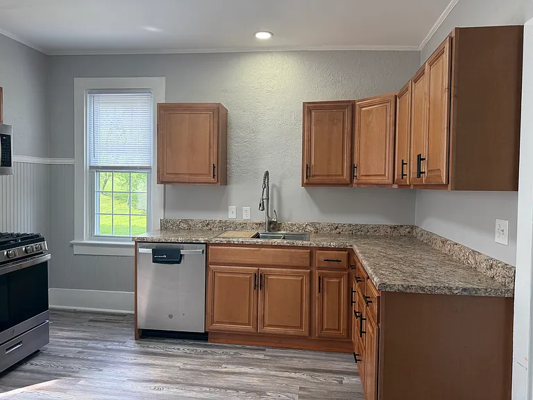 126 Monroe St — Photo 18