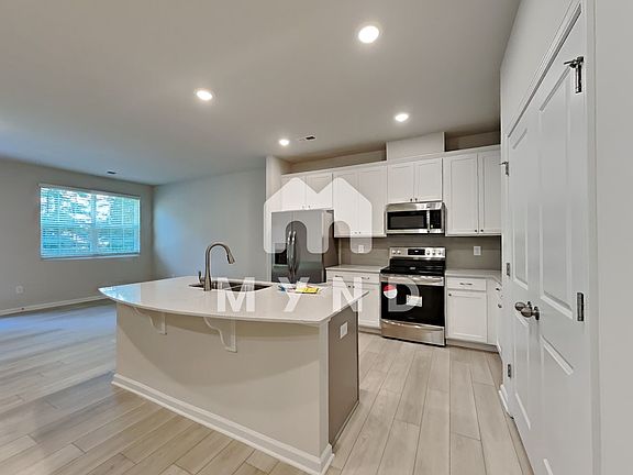 3rd image of 157 Eagle Chase Dr