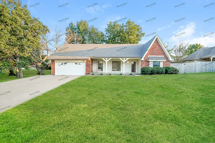 3 bed, 2.0 bath, 1941 sqft, $2,050 — Photo 1