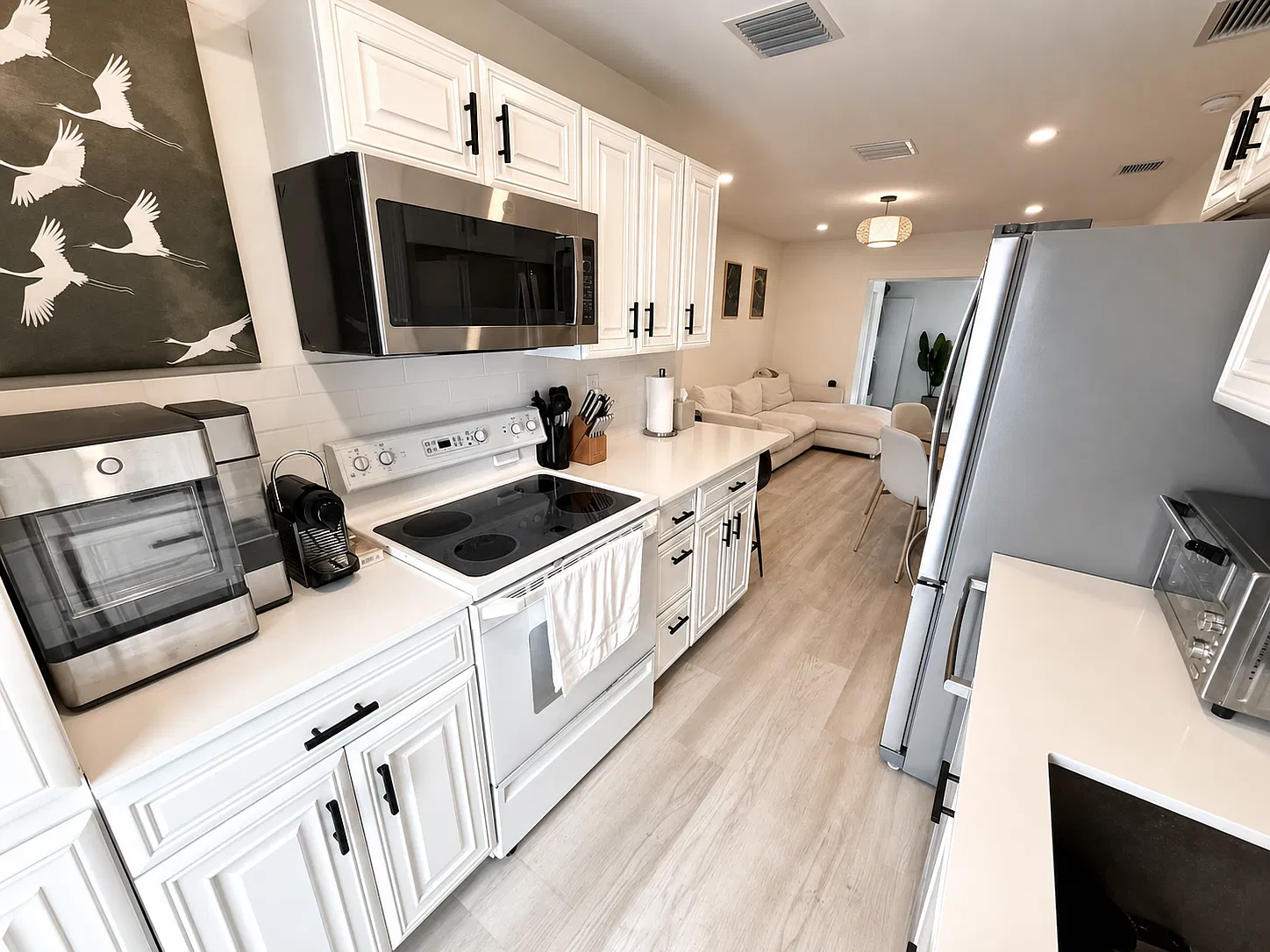2 bed, 825 sqft, $3,200 — Photo 4