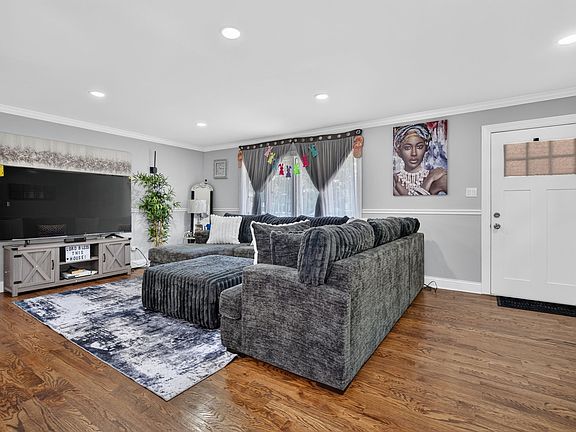 5th image of 2844 193rd St