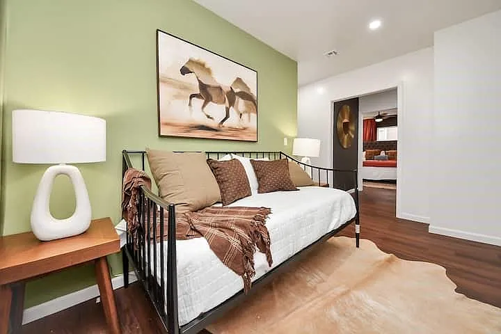 3760 Rio Vista St — Photo 11