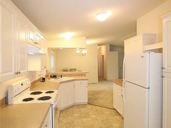 3rd image of 129 Lilac Ln