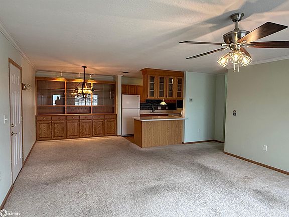 4th image of 204 Southgate Cir APT D