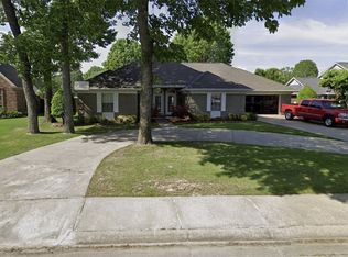 104 W Henson Ave, Springdale, AR 72764