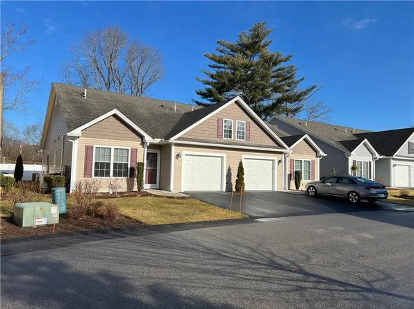 7 Rivers Edge Dr, Coventry, RI 02816