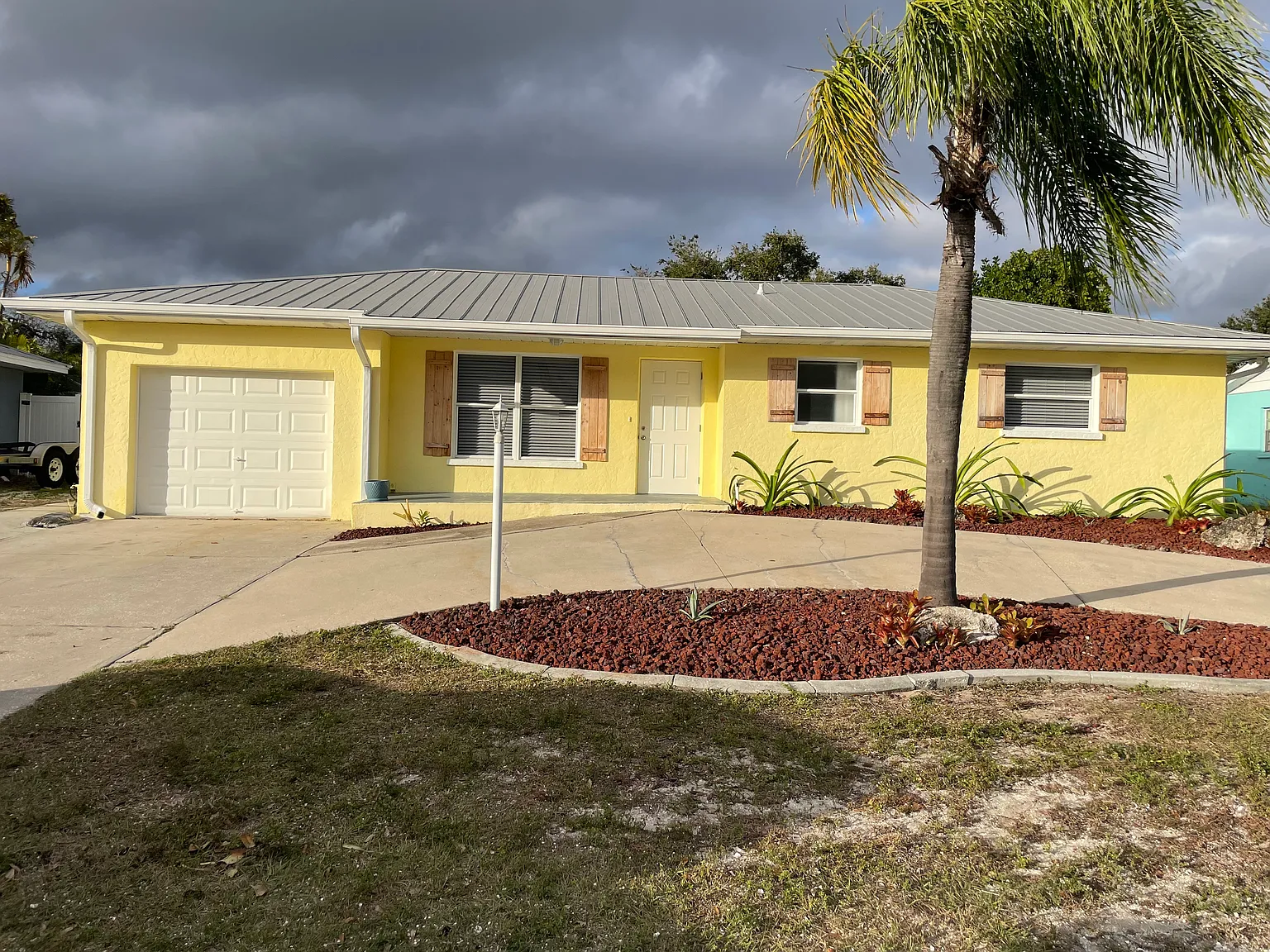 3 bed, 1300 sqft, $2,700 — Photo 1
