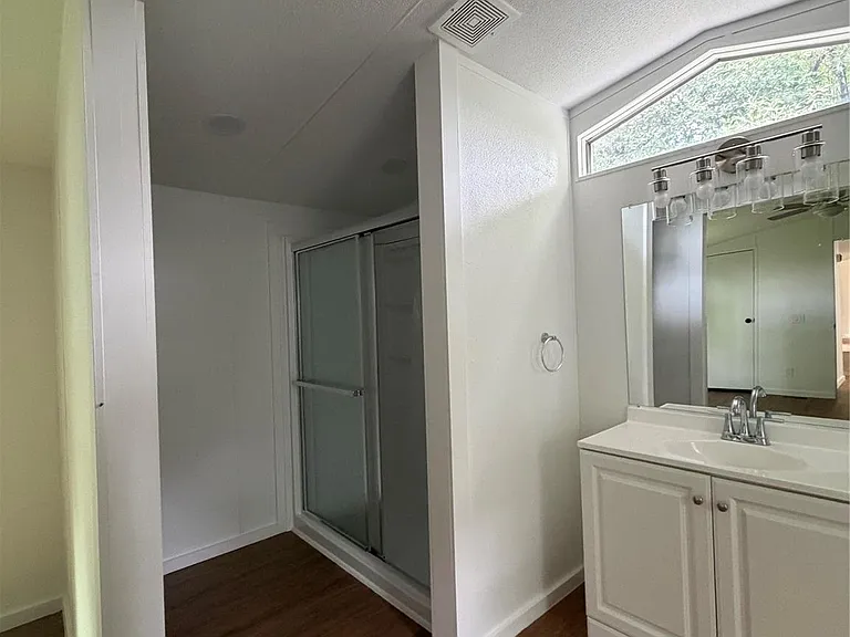 104 Kyle Dr — Photo 7
