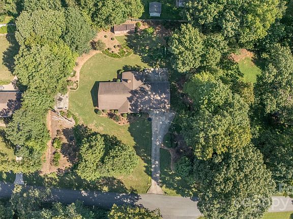 4th image of 312 Saddlewood Dr