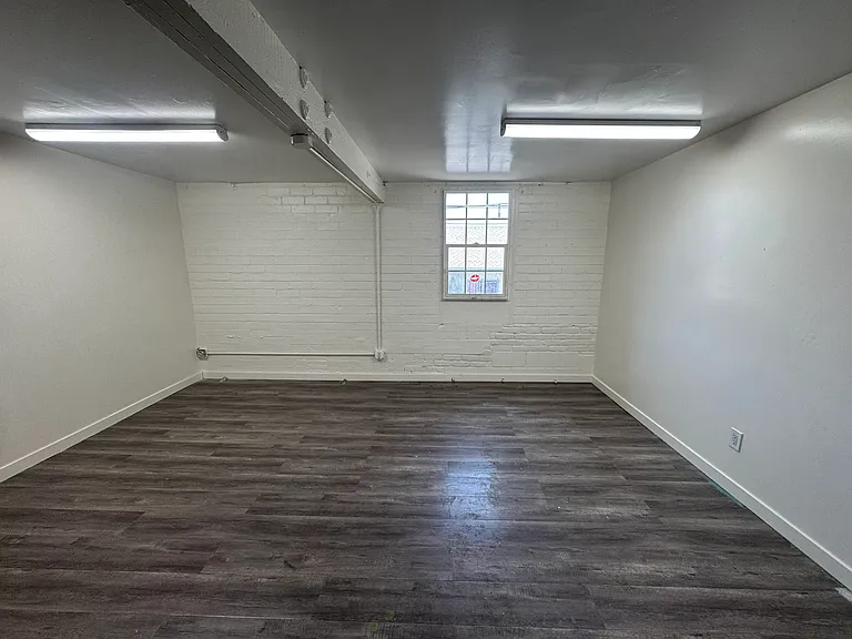 1516 E 1st St #1 — Photo 16