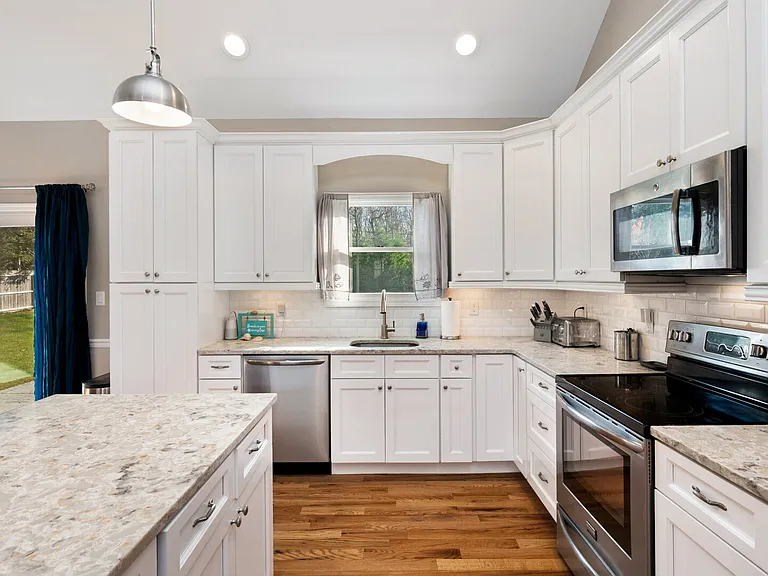 380 Homestead Way — Photo 12
