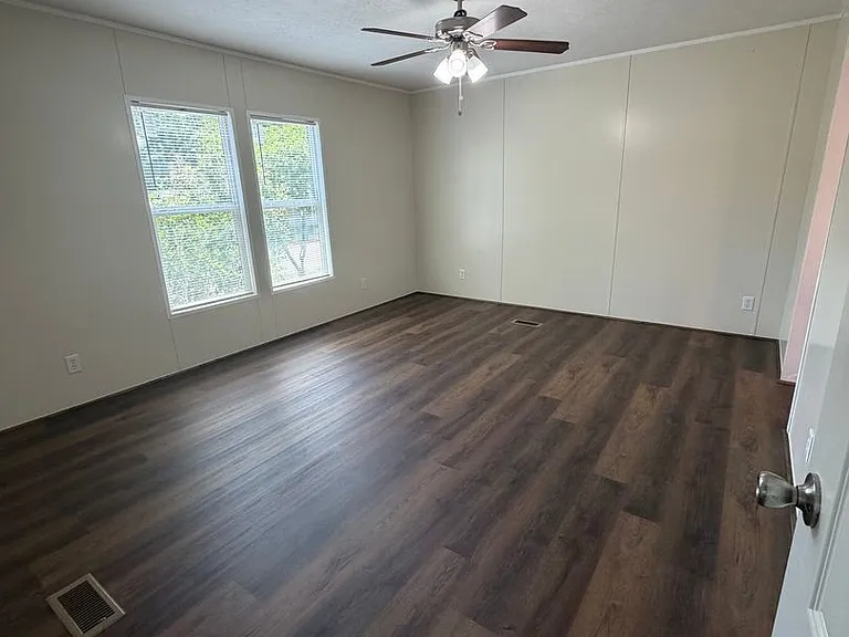 1105 S Rogers St — Photo 36