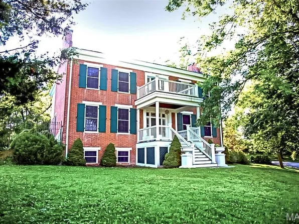 813 S 4th St, Clarksville, MO 63336