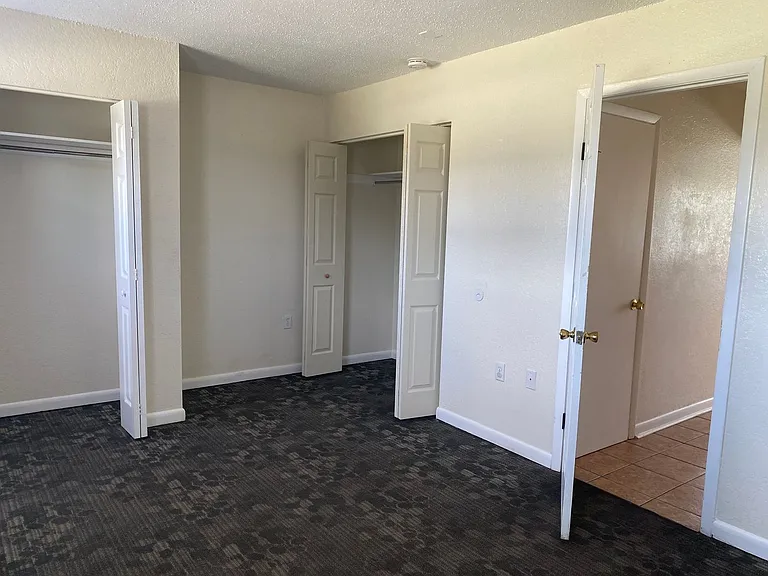 1030 W Walnut St — Photo 17