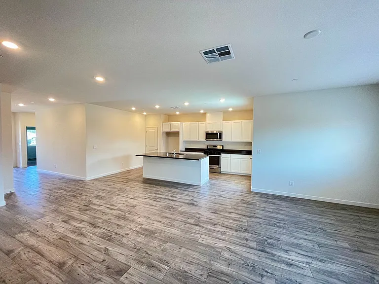 754 Tamarack Ct — Photo 12