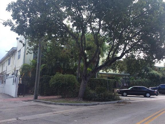 3rd image of 910 Bay Dr APT 27