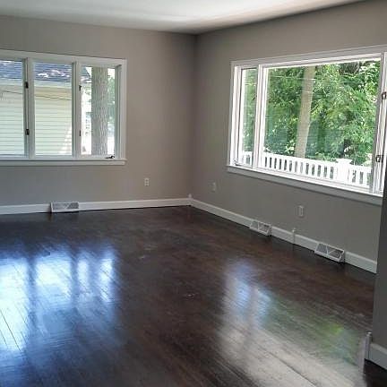 4th image of 625 Hubert St NE