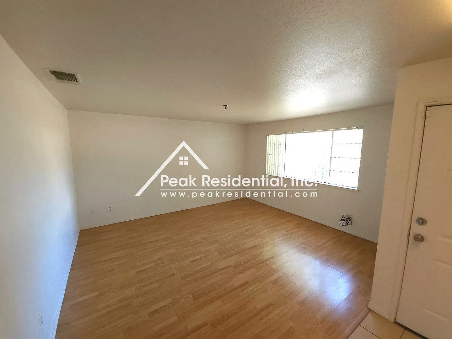 Spacious 4bd/2ba House with Office/Bonus Room — Photo 3
