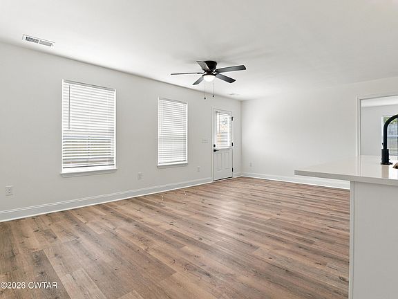 5th image of 120 E Grand St