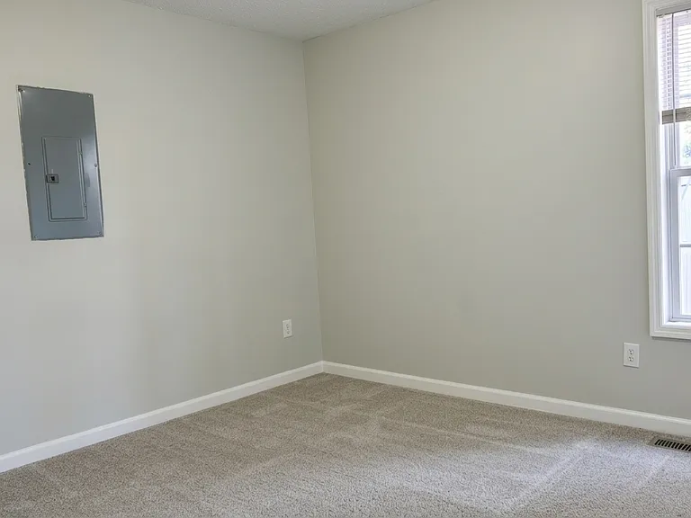 Bedroom 2: Flexibility for kids bedroom/home office/guest suite