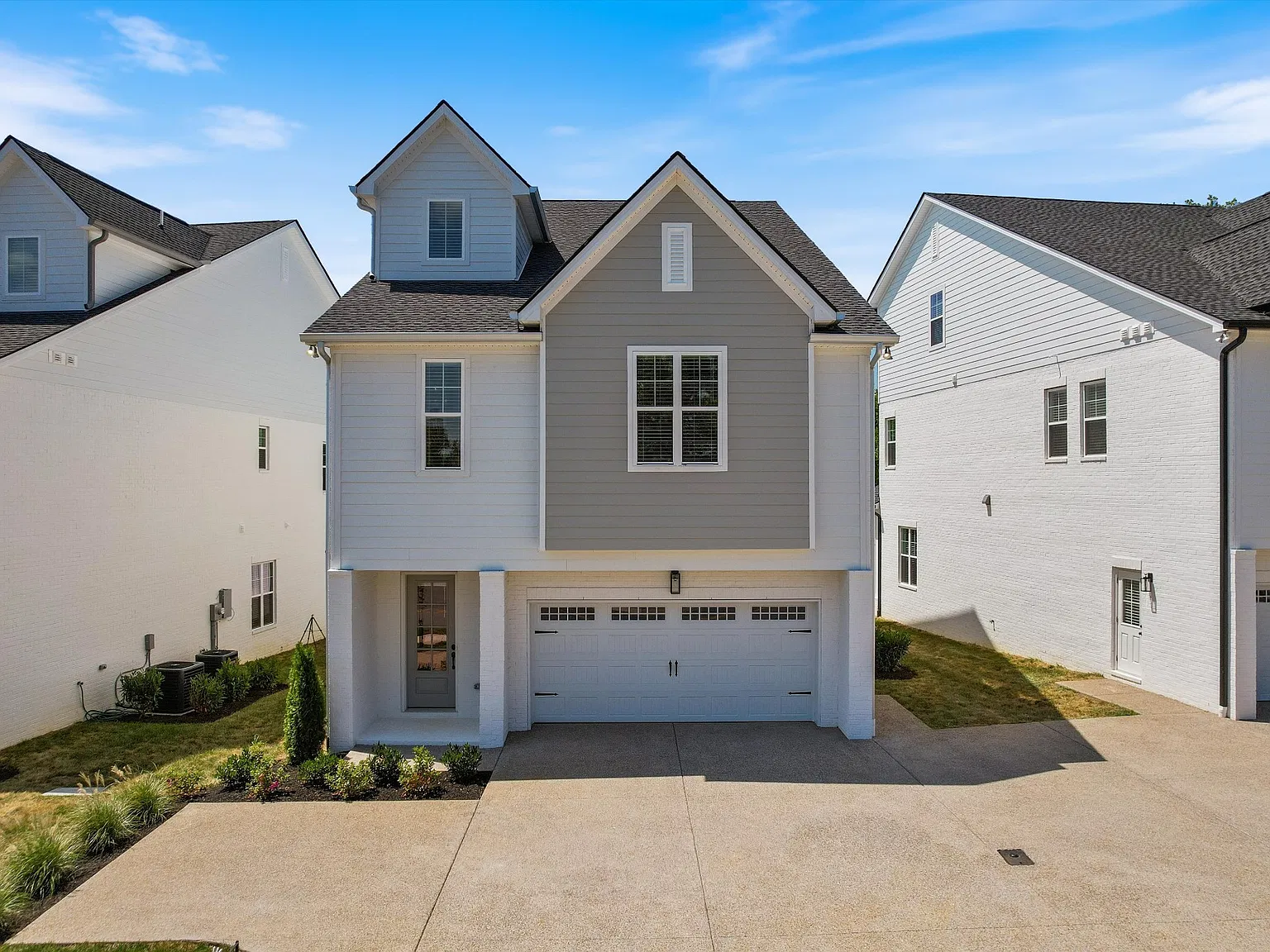 4 bed, 3.5 bath, 3156 sqft, $4,100 — Photo 1