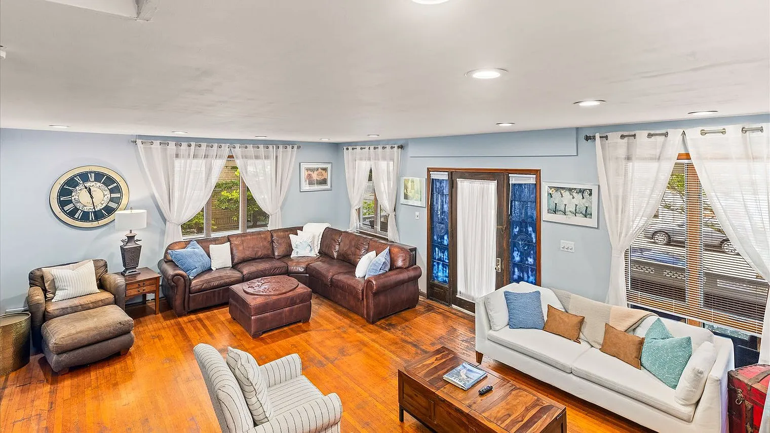 8 bed, 4.0 bath, 3595 sqft, $11,488 — Photo 3