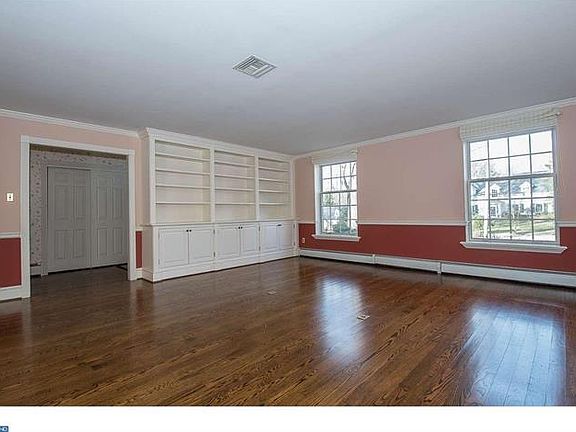 4th image of 468 School House Ln