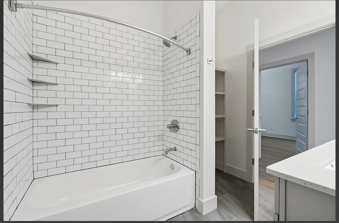Studio, 366 sqft, $900 — Photo 3