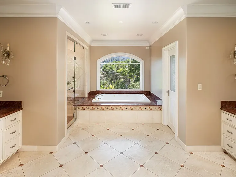 26200 Elena Rd — Photo 16