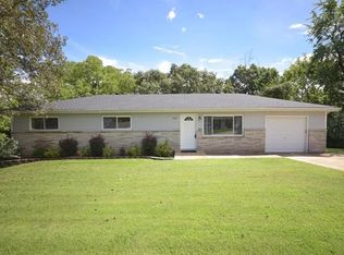4404 Ridge Dr, High Ridge, MO 63049