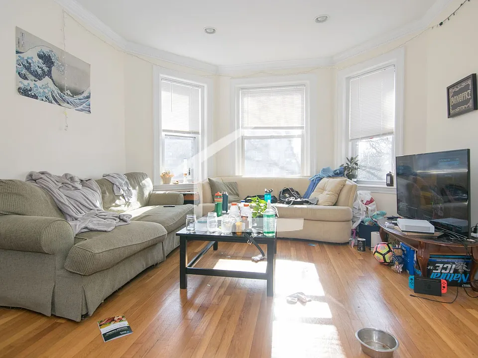 77 Thatcher St #302