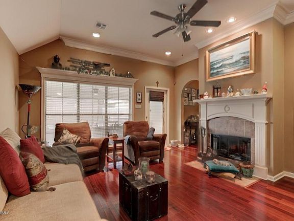 5th image of 401 Quiet Meadows Cir