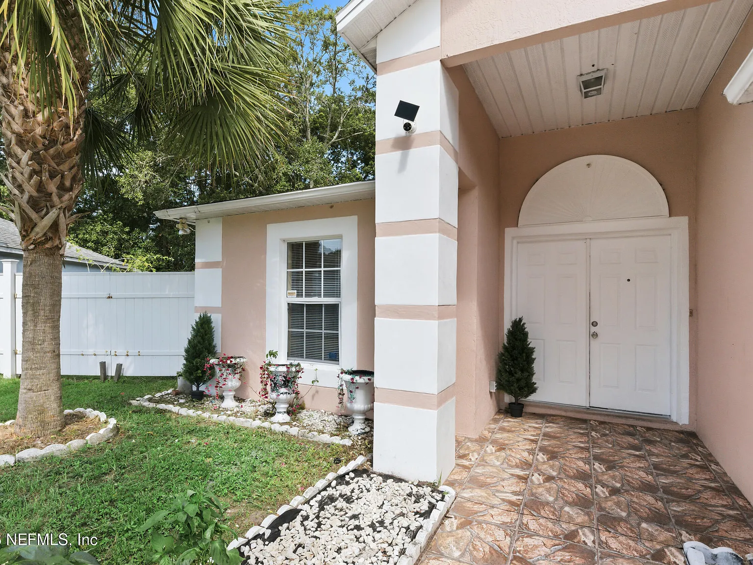 3 bed, 2.0 bath, 1632 sqft, $2,400 — Photo 2