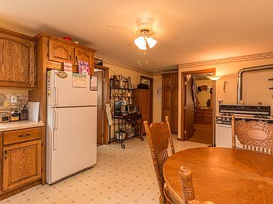 5 Pine St Gardner Ma Mls Zillow