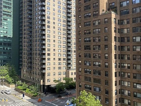 4th image of 300 E 40th St APT 9A