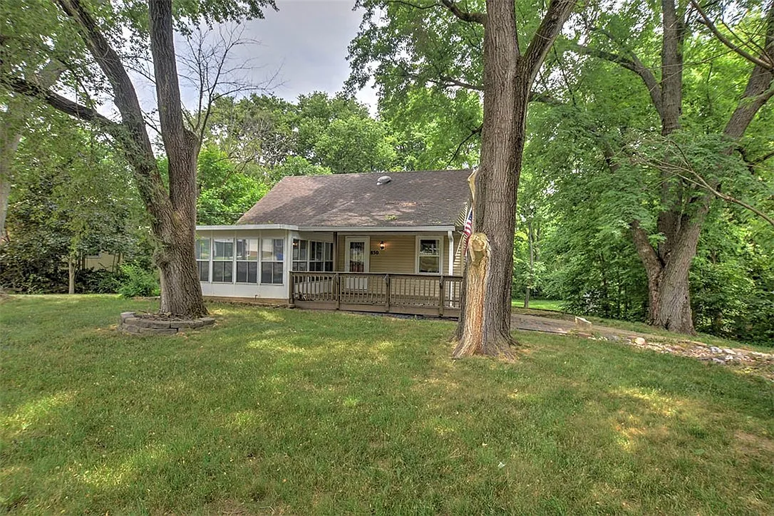 850 Sarah Dr photo 1