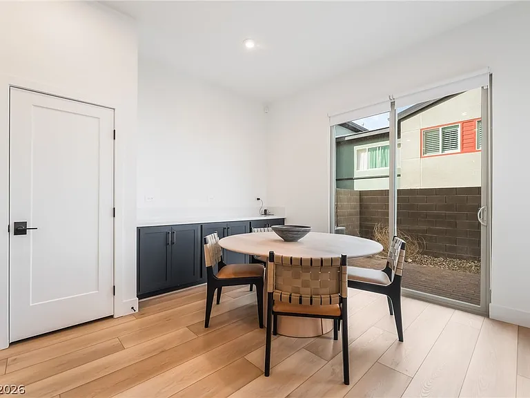 3192 Vittoria Ave — Photo 6