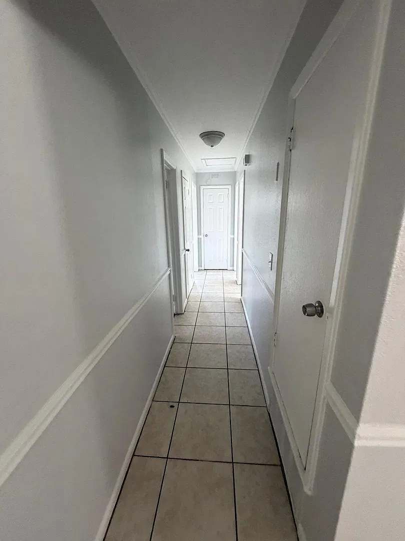 West side Beauty! 3 Bedrooms 2 Bathroom — Photo 3