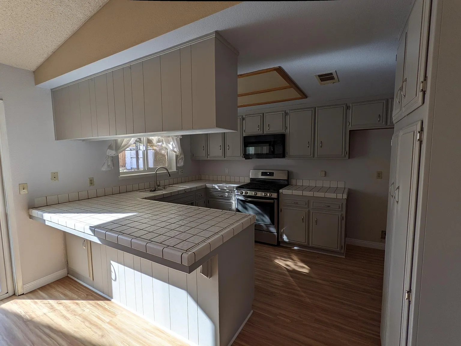 3 bed, 1551 sqft, $2,500 — Photo 3