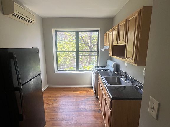 4th image of 934 Hunterdon St #10A