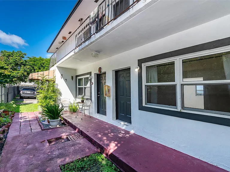 520 SW Krome Ter #1 — Photo 22