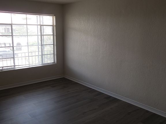 5th image of 701 W Yandell Dr Unit 8-1