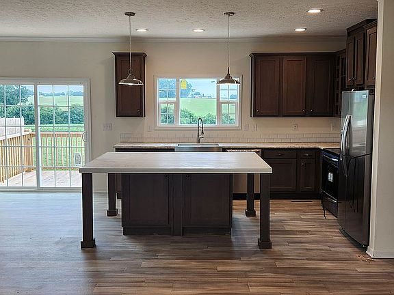 4th image of 1275 Knox Farms Blvd