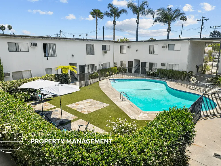 10429 La Reina Ave. — Photo 20