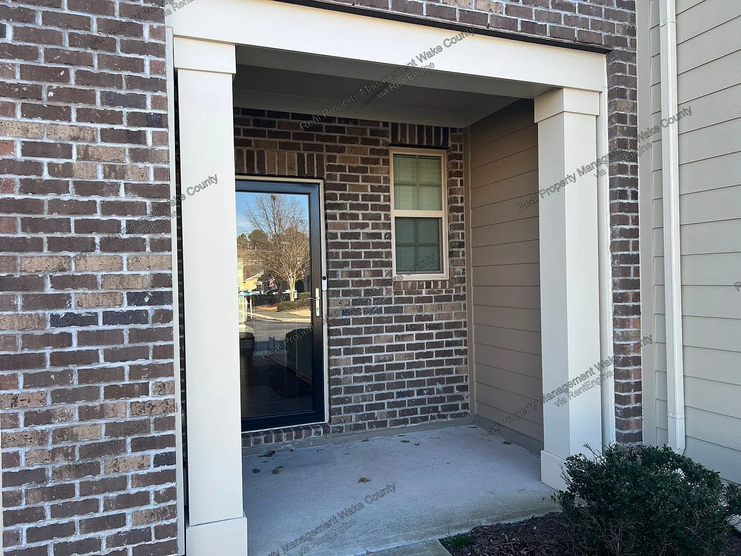 3 bed, 2.5 bath, 1862 sqft, $2,150 — Photo 2