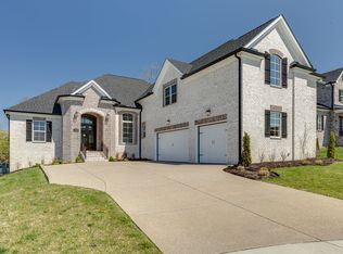 1012 Keeneland Dr, Gallatin, TN 37066